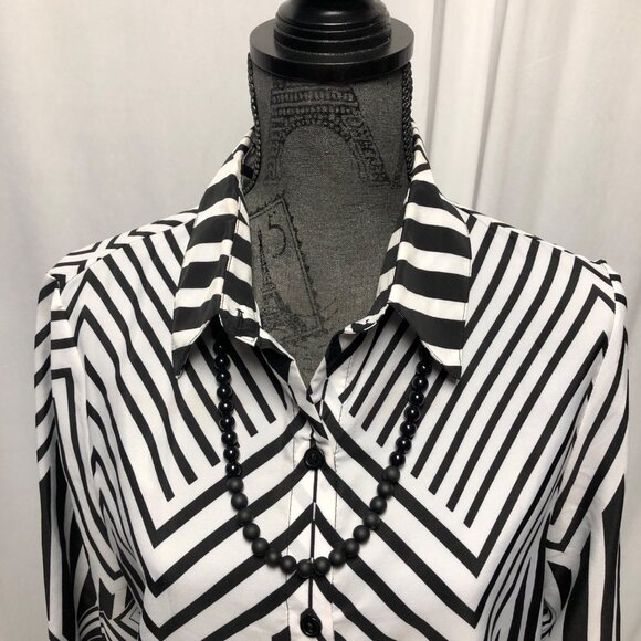 Alfred Dunner Blouse Womens Size 12 Black White Geometric Button Up Shirt - Picture 2 of 7